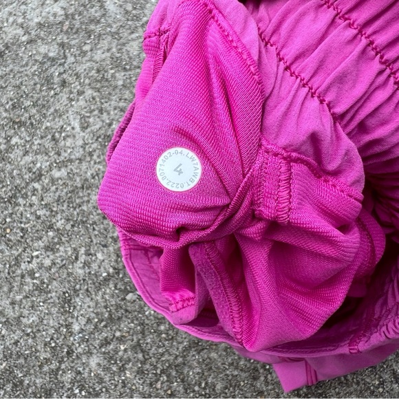 Lululemon Hotty Hot Low Rise Short 4" Sonic Pink - Picture 5 of 9